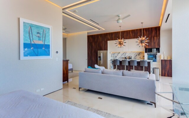 Pier 57 Penthouse 703 Romantic Zone Spectacular Ocean Views