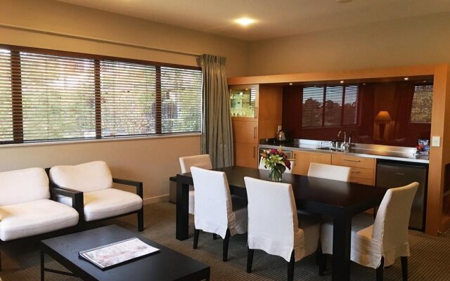 Commodore Airport Hotel