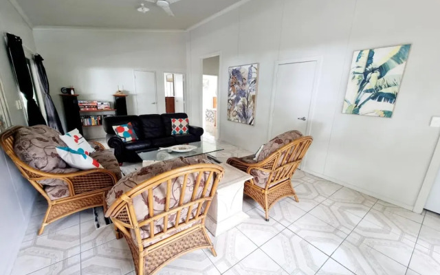 Natura Nikao Beach Villa
