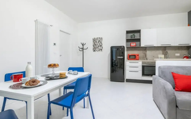 Chic Pop Apartment in Livorno