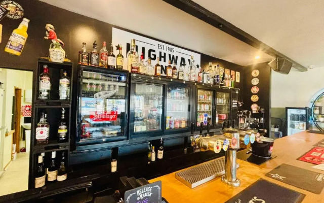 Highway Inn