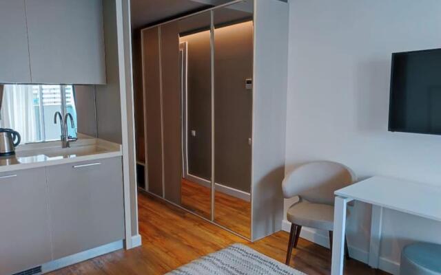 Leo Group BEST STUDIO 2532 Alliance Palace