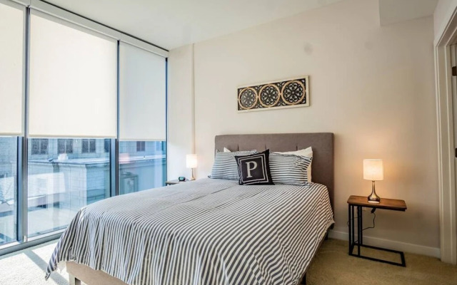 2 Bedroom Modern Apartment Near Buckhead Station