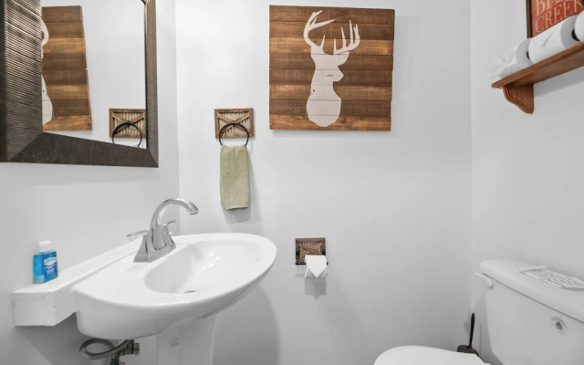 StoneHauz Cabin built in 1926