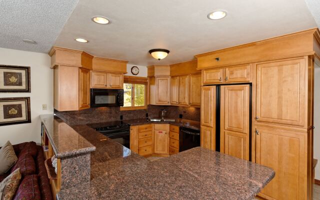 The Crestwood Condominiums