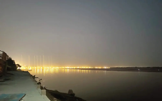 Hotel Ganges Place Varanasi with free AC