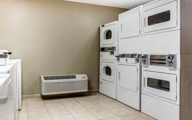 Studio 6 Duluth, GA - Near Gas South District