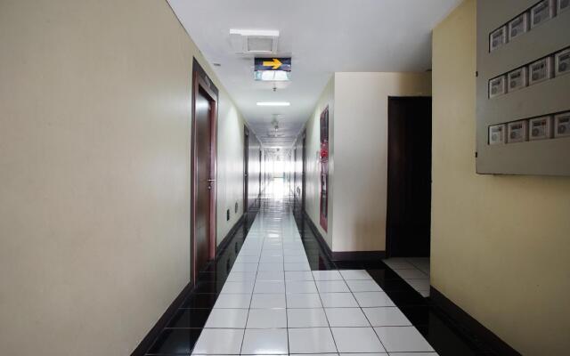 7 Point At Gateway Cicadas