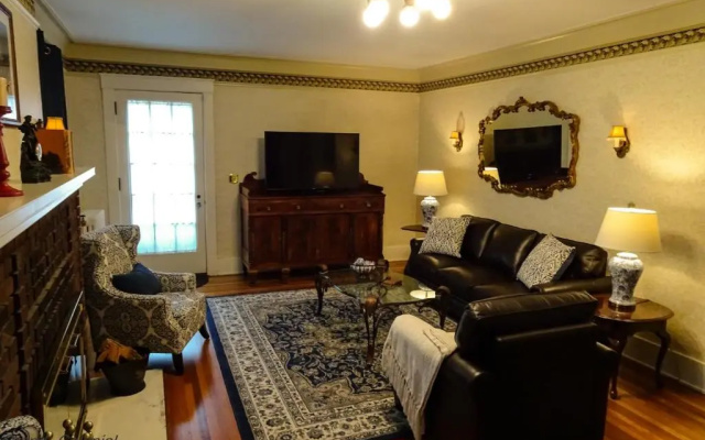 Grand Colonial B&B