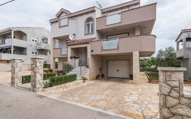 Trendy Holiday Home in Zadar With Balcony