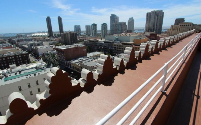 Gaslamp Plaza Suites