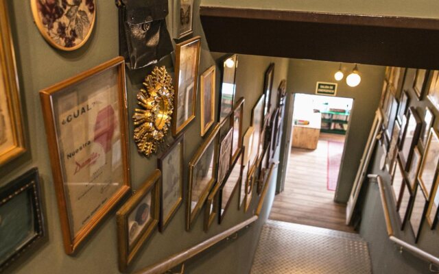 Pars Tailor's Hostel
