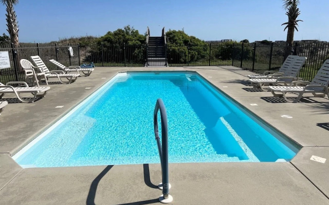 Avalon West- 5 Bedroom Home by RedAwning