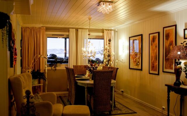 By the Sea - Luxury Apartment