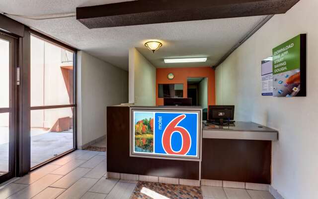 Motel 6 Jackson, TN