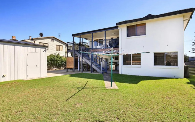 Shores - Pet-Friendly - 1 Min Walk to Beach