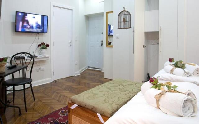Belle Apartments - Square 8