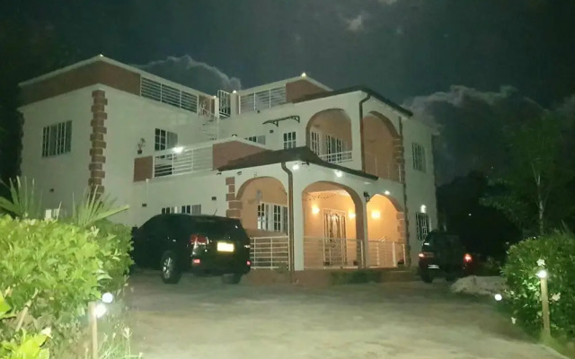Beautiful 1-bed Apartment in Saint George's