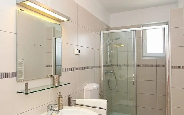 Apartment in Pula With Garden