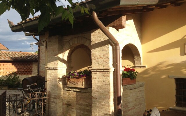 Venus Apartment 45 People