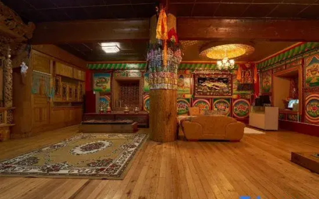 Shangri-La Pond Pine Forest Card Homestay