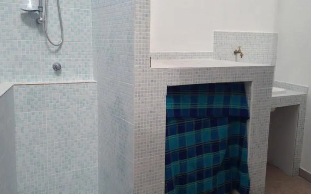 Torre Suda Vicino Al Mare