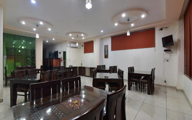 OYO 28555 Sandalee Comforts