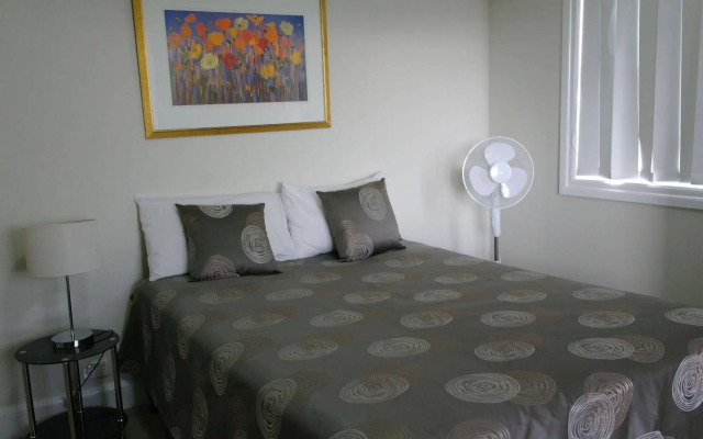 Hampton Court Apartments