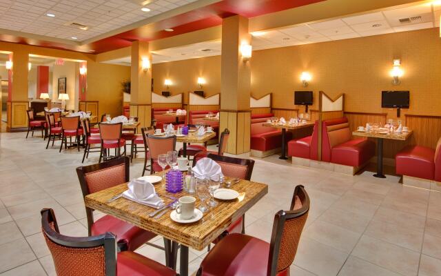 Holiday Inn & Suites Bakersfield by IHG