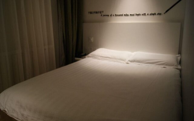 Motel 168 Shenyang North Station North Exit Branch