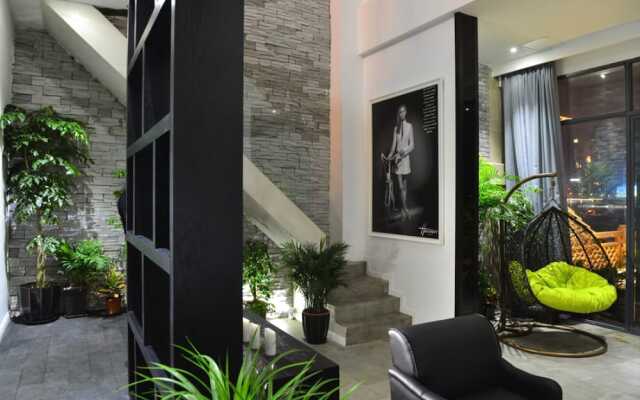 Air Hotel