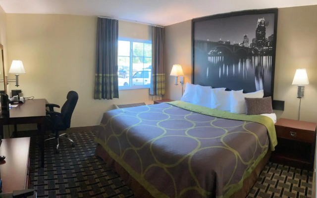 Super 8 by Wyndham Chisago City