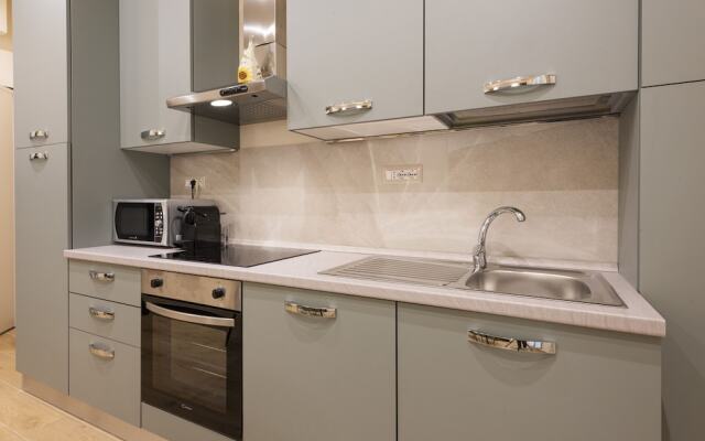 Mercato Contemporary Apartment by Mmega