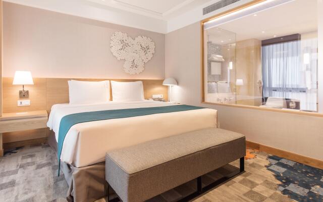 Holiday Inn Bangkok by IHG