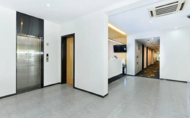 Changee Hotel (Shanghai Caolu Minlei Road Subway Station Shangchuan Road)