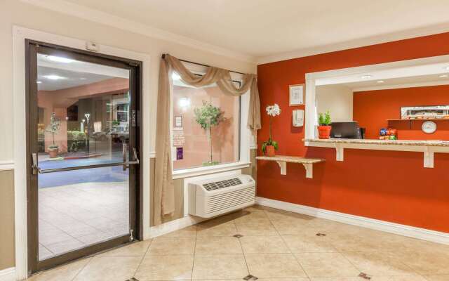 Super 8 by Wyndham Bakersfield/Central