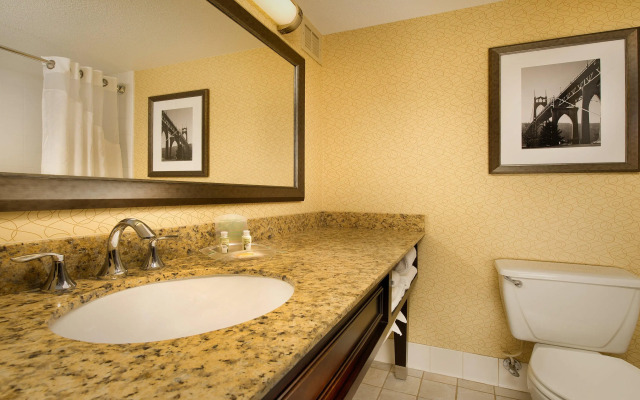 Holiday Inn Airport - Portland by IHG