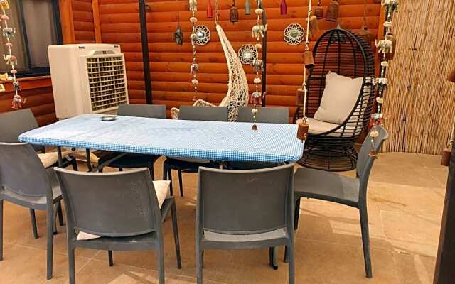 Zimmer Belev HaKikar- Dead sea