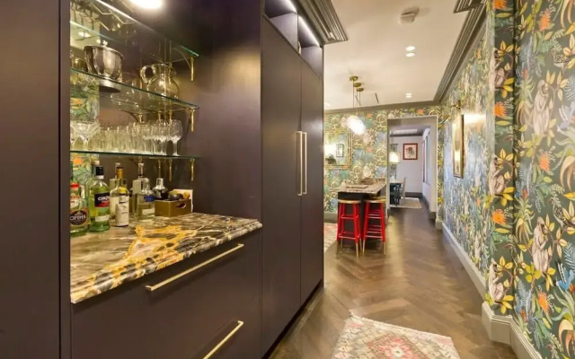 Colourful 3 Bed Kensington Garden Flat