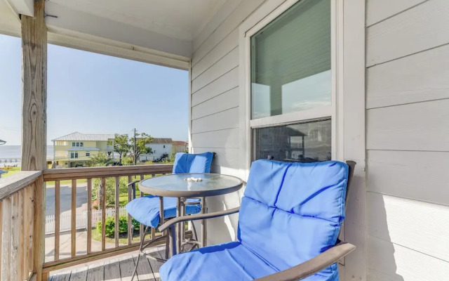 Seabrook Getaway w/ Balconies & Bay Views!