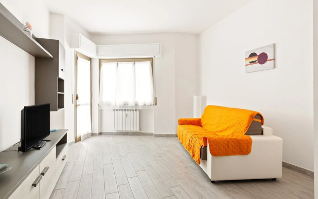 Renewed Balcony Flat With Green Garden