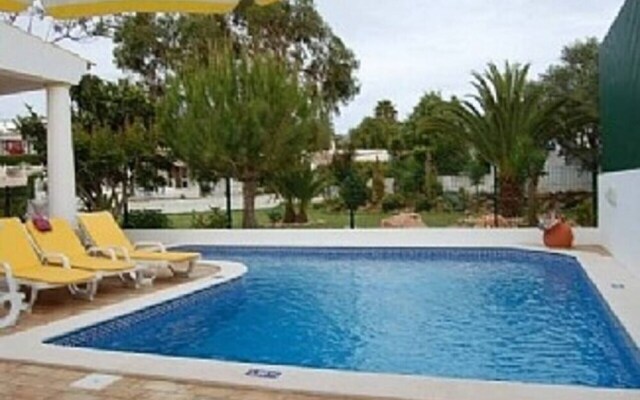 Immaculate 3-bed Villa in Guia Private Pool