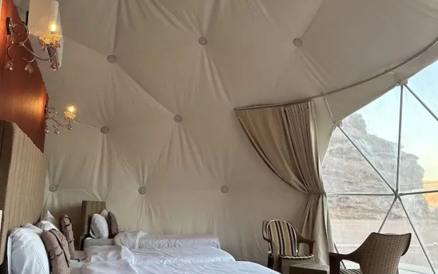 Luxury purple bubble tents