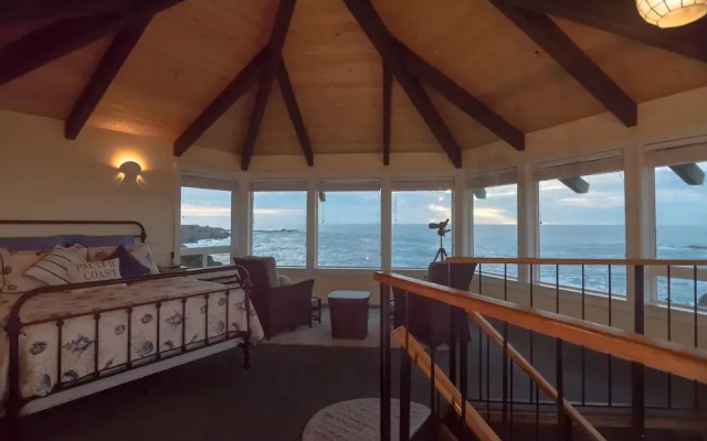 Cliff House at Otter Point