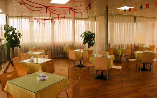 Young Trees Fashion Hotel