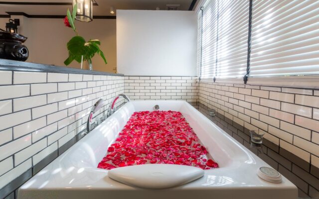 MORA Boutique Hotel