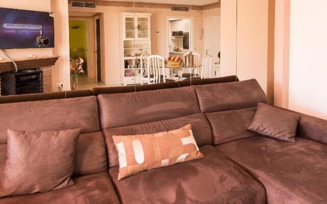 Apartamentos Puerto Marina Beach