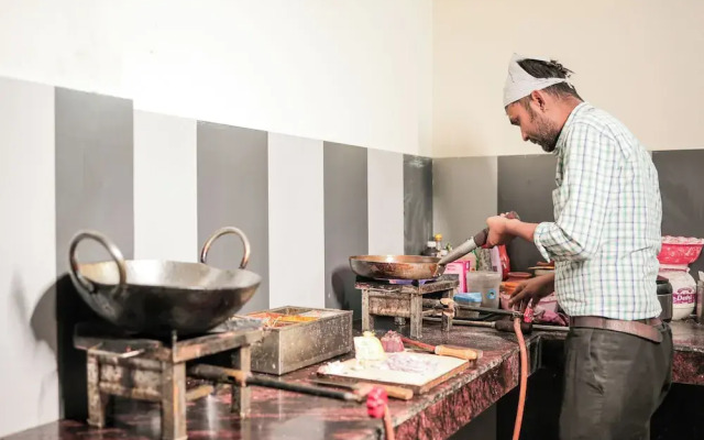 Hotel Spark Inn || Near Motherhood Hospital