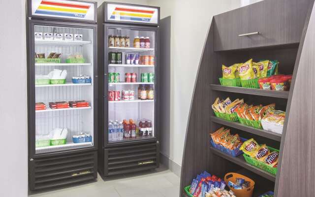 La Quinta Inn & Suites by Wyndham Bay City