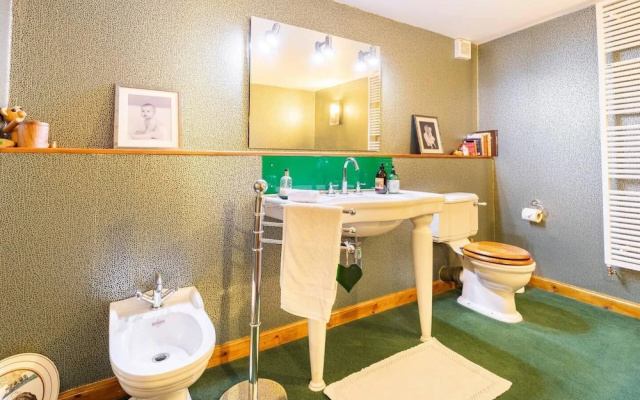 Stunning Luxury Duplex With Hot Tub and Aircon